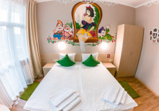 AYS Design Hotel - тусовочный отель для молодежи Двухместный номер с 2 отдельными кроватями и общей ванной комнатой, вид на горы 