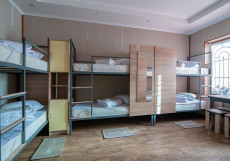 Nice hostel Crocus (Общежитие снять комнату) Кровать в общем 6-местном номере для мужчин и женщин