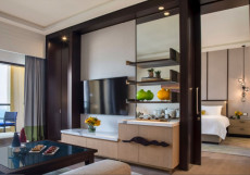 Amwaj Rotana, Jumeirah Beach - Dubai Люкс с одной спальней на берегу моря, балконом и гостиной