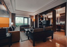 Amwaj Rotana, Jumeirah Beach - Dubai Люкс с двумя спальнями, балконом и гостиной с видом на море