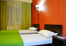Green Hotel Односпальная кровать в общем номере