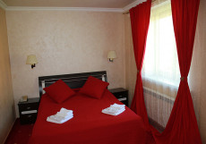 Отель Голицын Клуб (коттеджи, конный клуб, футбольный клуб) Двухместный люкс двуспальная кровать