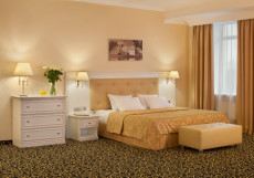 Принц Парк Отель (с парковкой) Двухместный люкс Consular двуспальная кровать