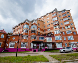 Гостевой Дом Строгановых (в центре)
