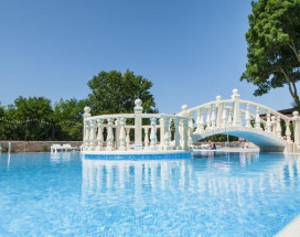Ахиллеон - Парк Бутик Отель | пос. Кабардинка | открытый бассейн | детская площадка