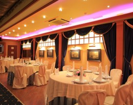 НЕМЧИНОВКА ПАРК - ОТКРЫТАЯ ПЛОЩАДКА ЗАМОК