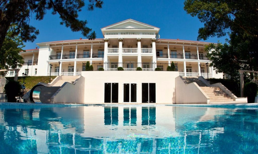 империал абрау дюрсо Imperial Champagne Spa открытый бассейн озеро свой пляж