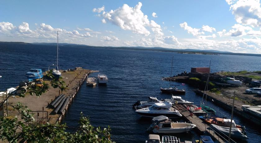 gostevye nomera kandalaksha pirs jaht kluba dajving 11 гостевые номера речная 11 кандалакша