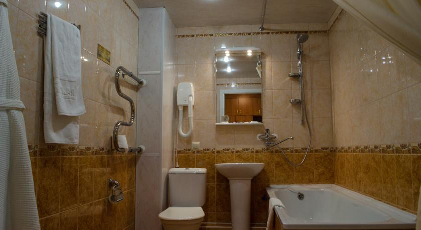 rizhskaya gostinica pskov parkovka